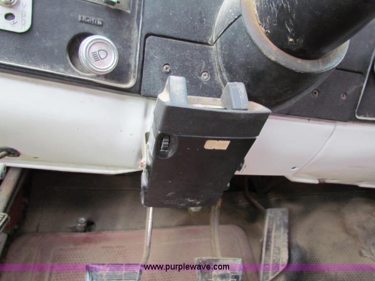 image for item G4076 1978 GMC Sierra 3500 flatbed truck