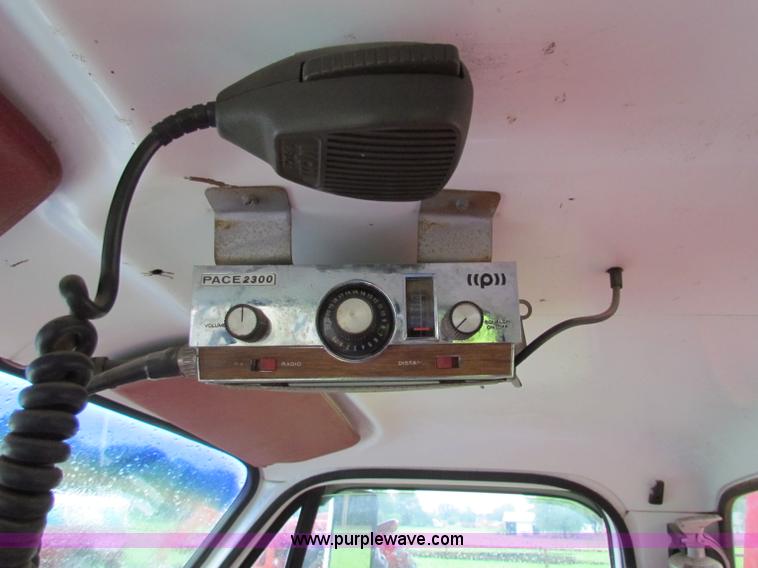 image for item G4076 1978 GMC Sierra 3500 flatbed truck