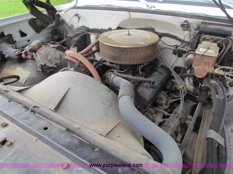 image for item G4076 1978 GMC Sierra 3500 flatbed truck