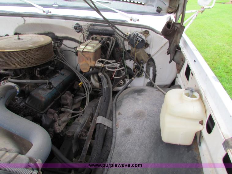 image for item G4076 1978 GMC Sierra 3500 flatbed truck