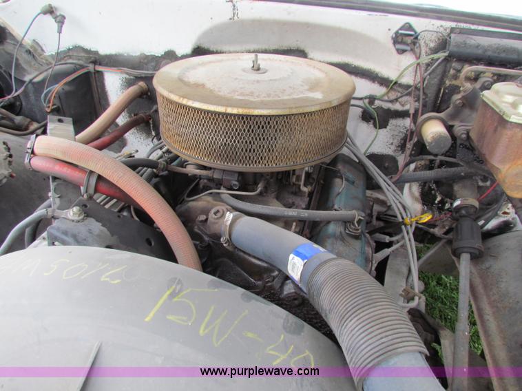 image for item G4076 1978 GMC Sierra 3500 flatbed truck