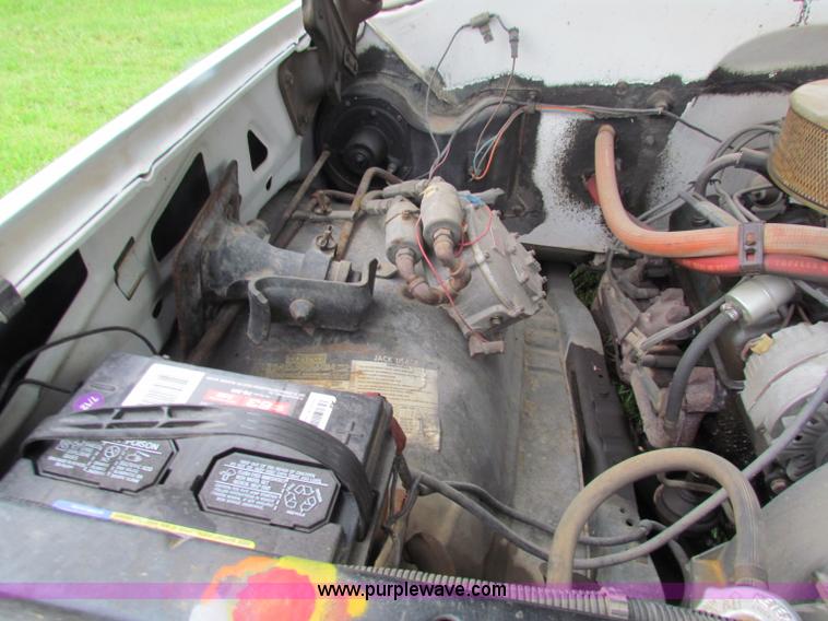 image for item G4076 1978 GMC Sierra 3500 flatbed truck