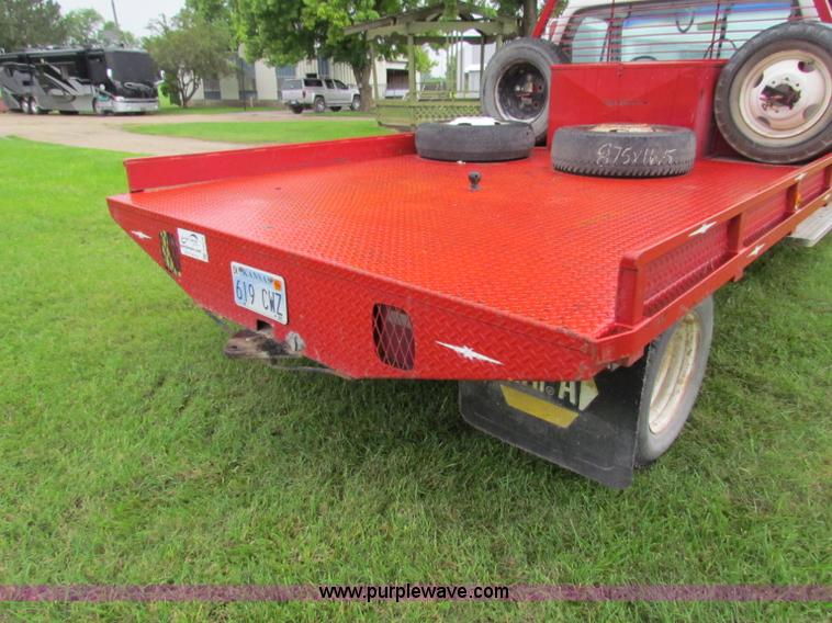 image for item G4076 1978 GMC Sierra 3500 flatbed truck