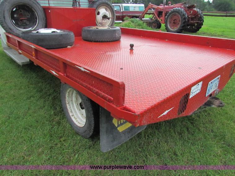 image for item G4076 1978 GMC Sierra 3500 flatbed truck