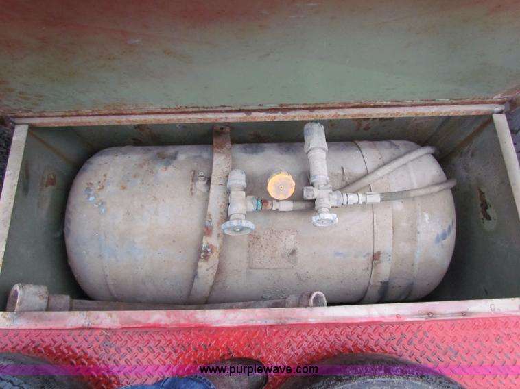 image for item G4076 1978 GMC Sierra 3500 flatbed truck