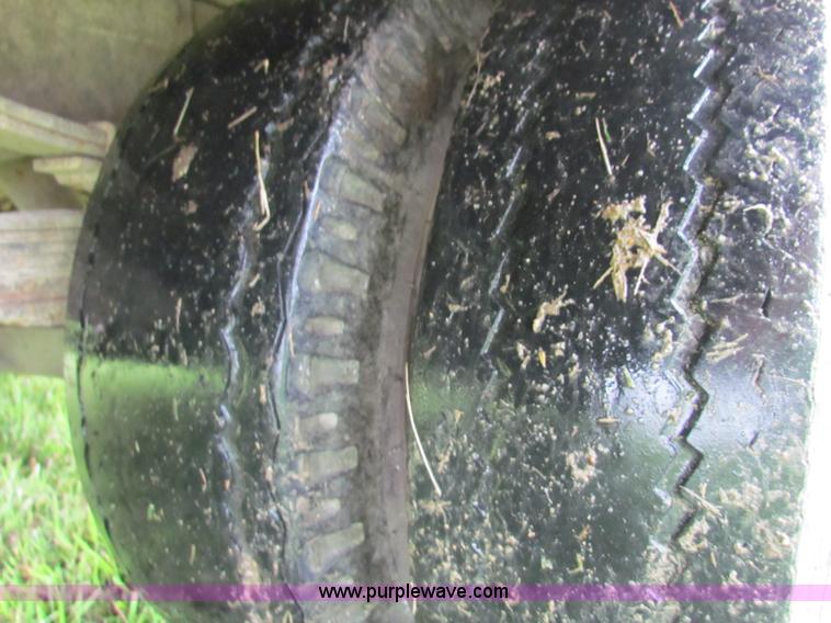 image for item G4076 1978 GMC Sierra 3500 flatbed truck