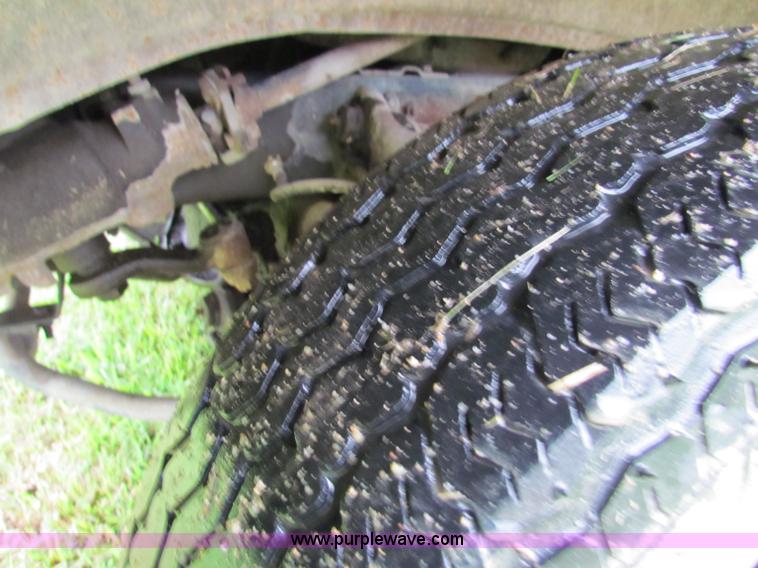 image for item G4076 1978 GMC Sierra 3500 flatbed truck