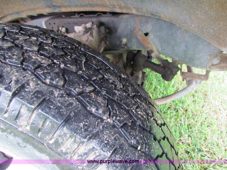 image for item G4076 1978 GMC Sierra 3500 flatbed truck