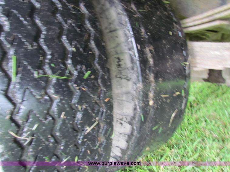 image for item G4076 1978 GMC Sierra 3500 flatbed truck