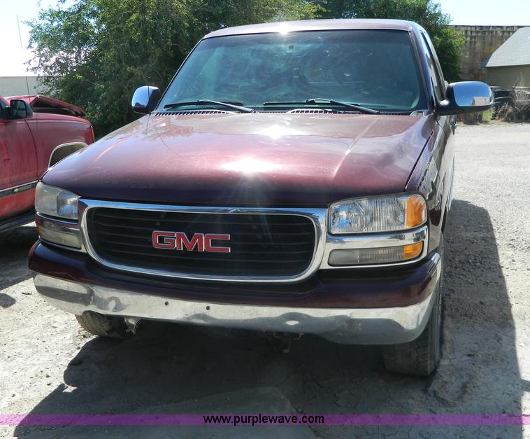 image for item G7889 2002 GMC Sierra 1500 Z71 pickup truck