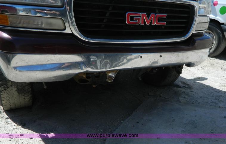 image for item G7889 2002 GMC Sierra 1500 Z71 pickup truck