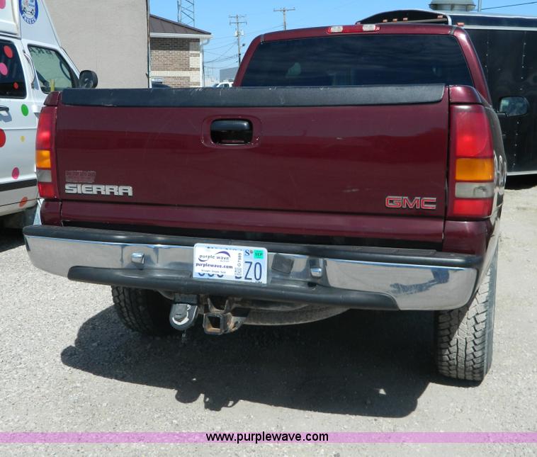 image for item G7889 2002 GMC Sierra 1500 Z71 pickup truck