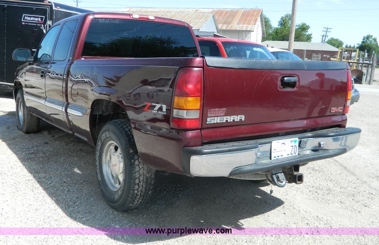 image for item G7889 2002 GMC Sierra 1500 Z71 pickup truck