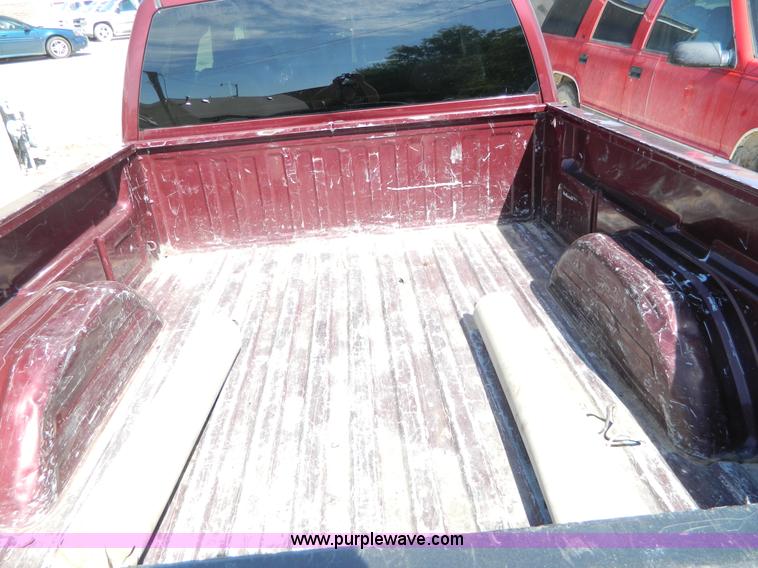 image for item G7889 2002 GMC Sierra 1500 Z71 pickup truck