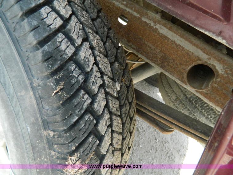 image for item G7889 2002 GMC Sierra 1500 Z71 pickup truck