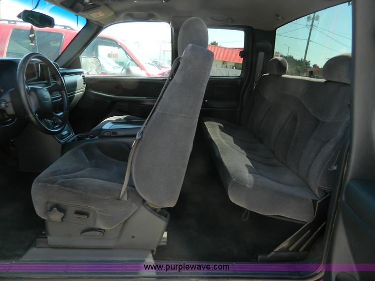 image for item G7889 2002 GMC Sierra 1500 Z71 pickup truck