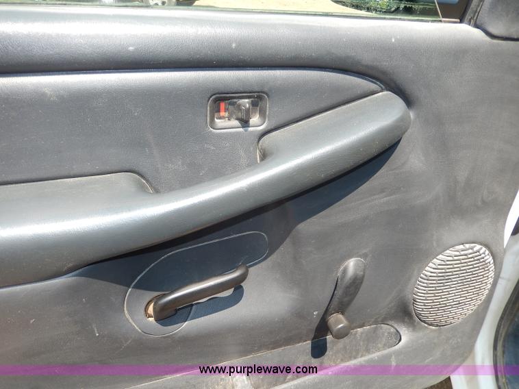 image for item H3003 2001 GMC Sierra 1500 SL pickup truck