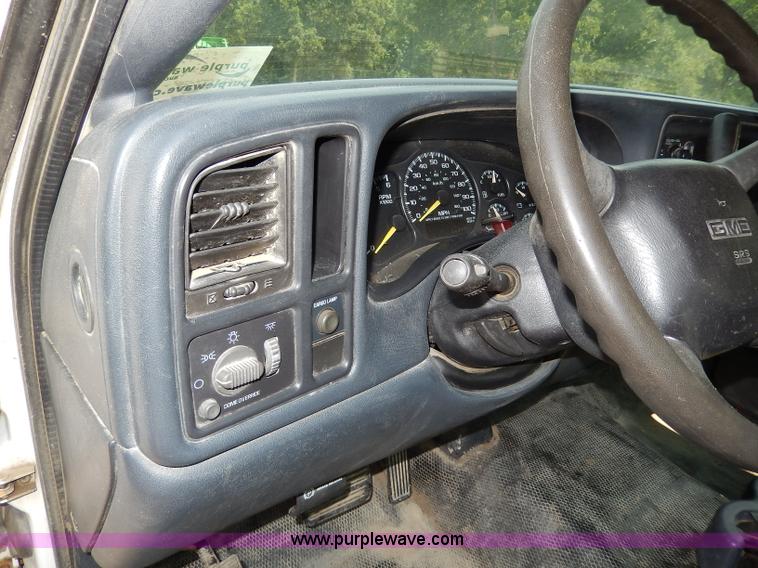 image for item H3003 2001 GMC Sierra 1500 SL pickup truck