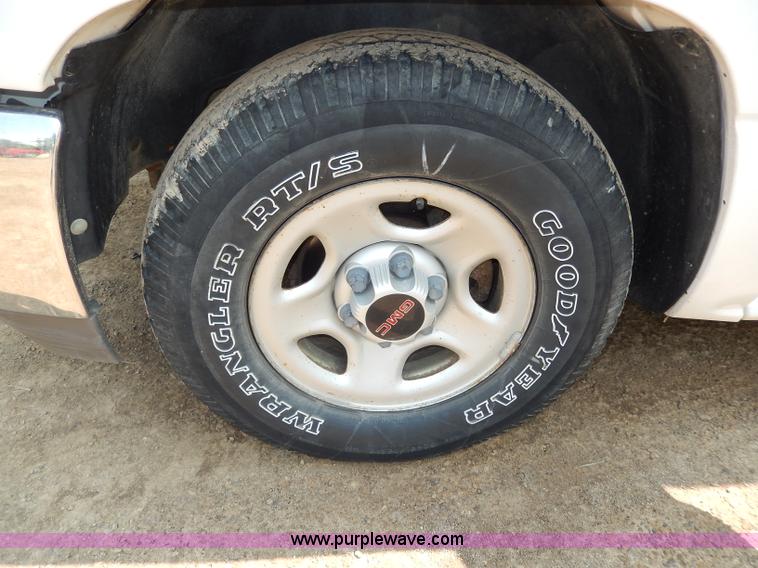 image for item H3003 2001 GMC Sierra 1500 SL pickup truck