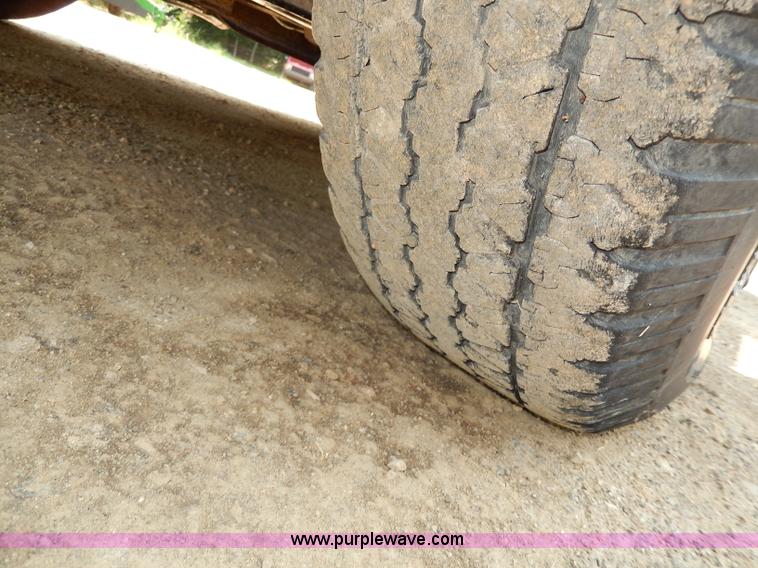 image for item H3003 2001 GMC Sierra 1500 SL pickup truck