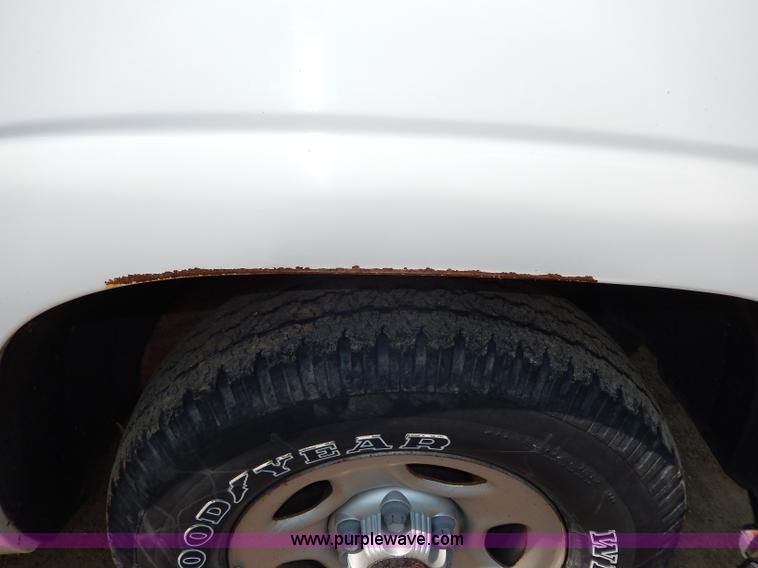 image for item H3003 2001 GMC Sierra 1500 SL pickup truck