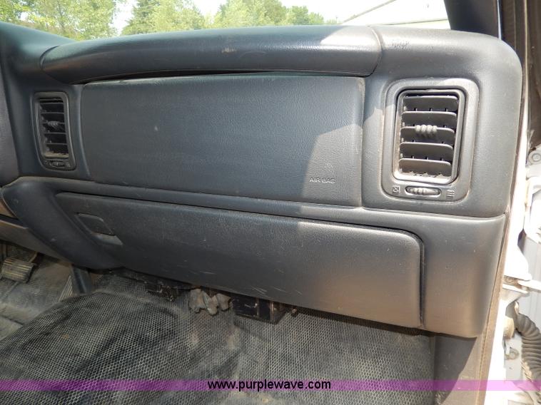 image for item H3003 2001 GMC Sierra 1500 SL pickup truck