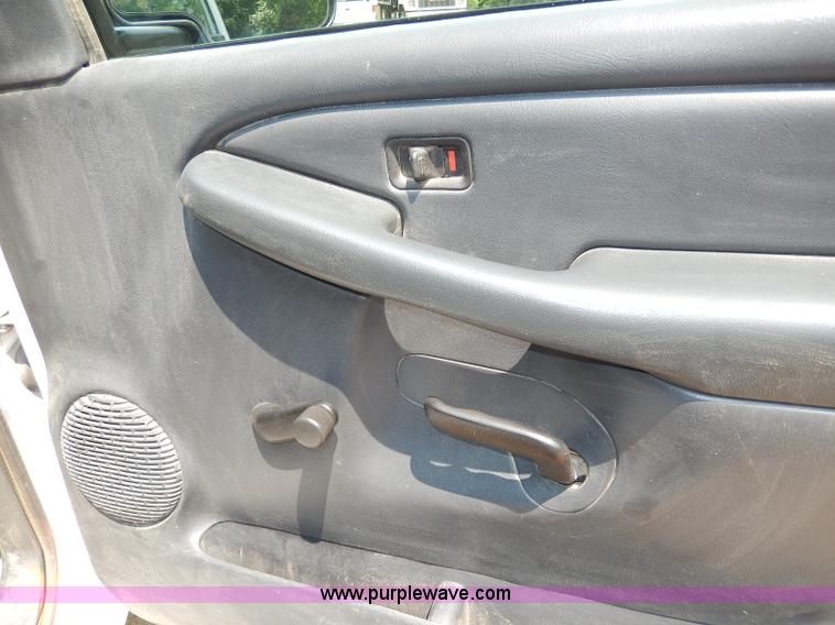 image for item H3003 2001 GMC Sierra 1500 SL pickup truck