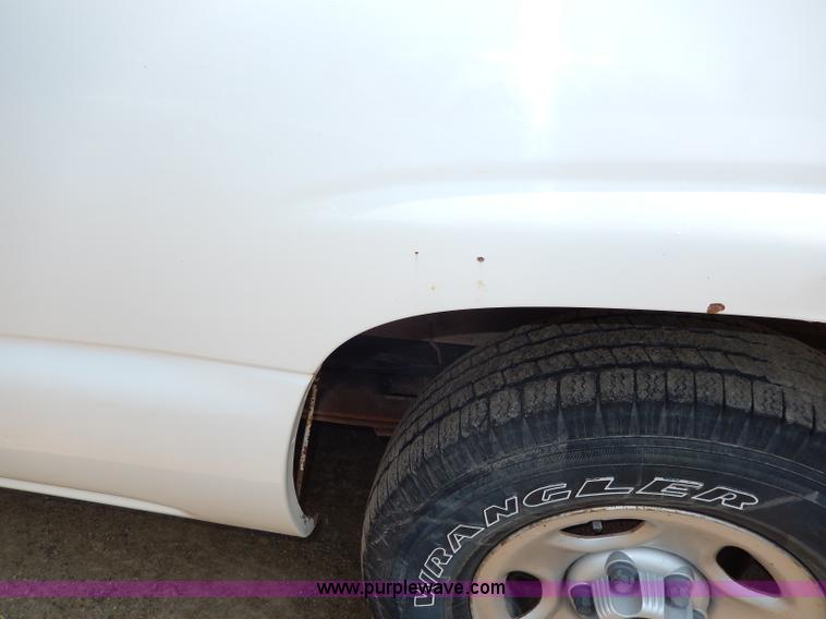 image for item H3003 2001 GMC Sierra 1500 SL pickup truck