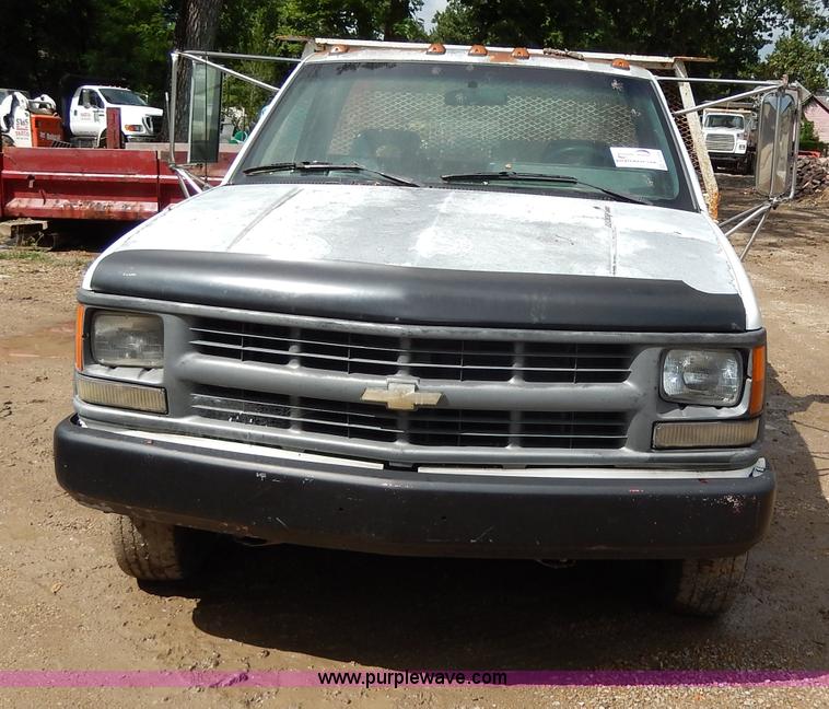 image for item H3006 1992 Chevrolet Cheyenne 3500 flatbed dump truck
