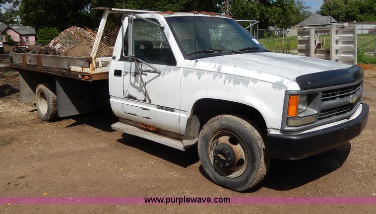 image for item H3006 1992 Chevrolet Cheyenne 3500 flatbed dump truck