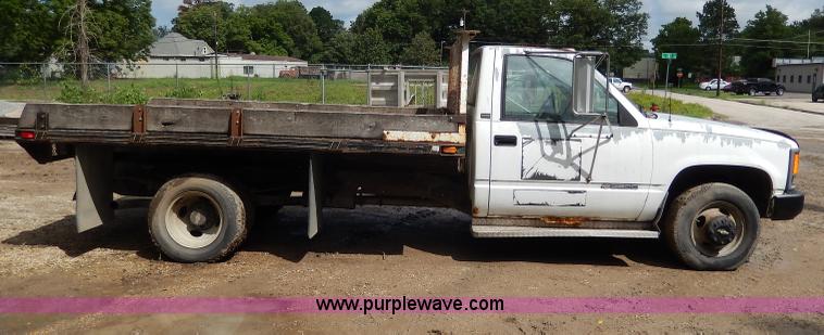 image for item H3006 1992 Chevrolet Cheyenne 3500 flatbed dump truck