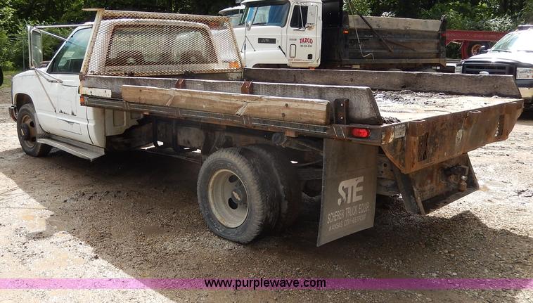 image for item H3006 1992 Chevrolet Cheyenne 3500 flatbed dump truck