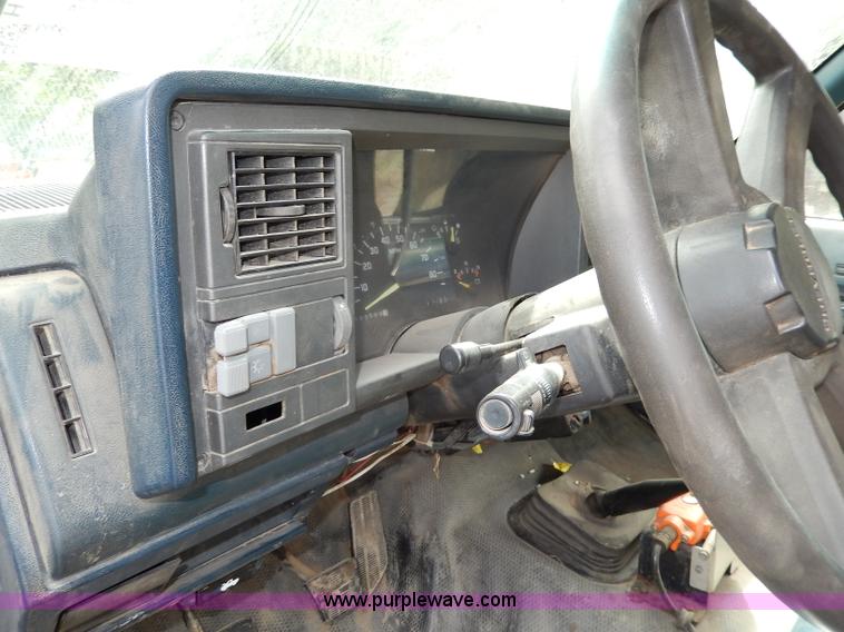 image for item H3006 1992 Chevrolet Cheyenne 3500 flatbed dump truck