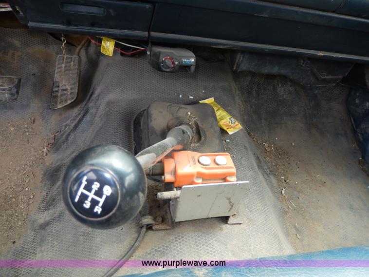 image for item H3006 1992 Chevrolet Cheyenne 3500 flatbed dump truck