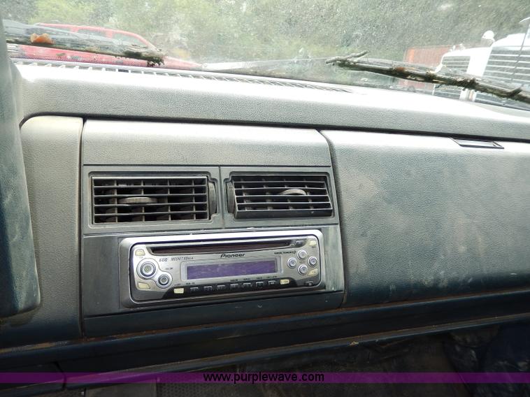 image for item H3006 1992 Chevrolet Cheyenne 3500 flatbed dump truck