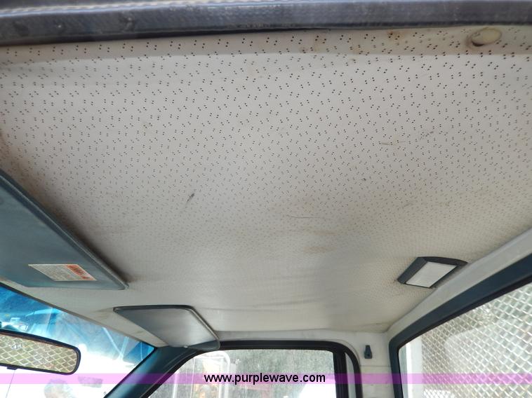 image for item H3006 1992 Chevrolet Cheyenne 3500 flatbed dump truck