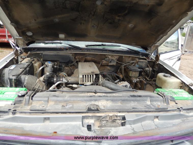 image for item H3006 1992 Chevrolet Cheyenne 3500 flatbed dump truck