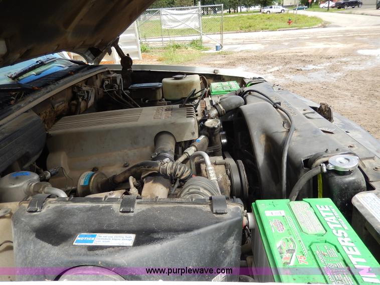 image for item H3006 1992 Chevrolet Cheyenne 3500 flatbed dump truck