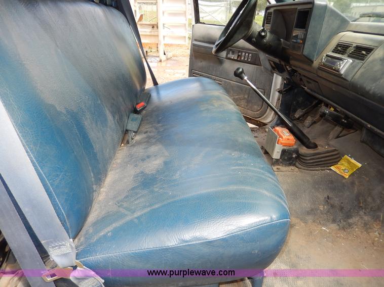 image for item H3006 1992 Chevrolet Cheyenne 3500 flatbed dump truck