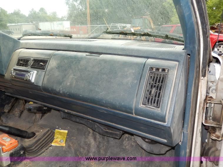 image for item H3006 1992 Chevrolet Cheyenne 3500 flatbed dump truck