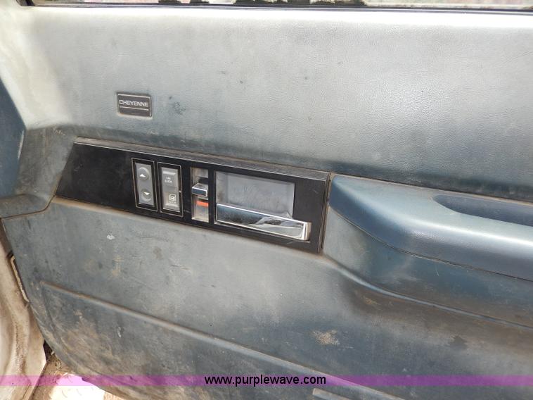 image for item H3006 1992 Chevrolet Cheyenne 3500 flatbed dump truck