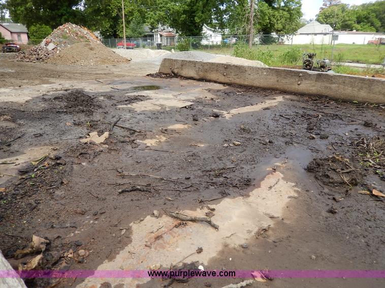 image for item H3006 1992 Chevrolet Cheyenne 3500 flatbed dump truck