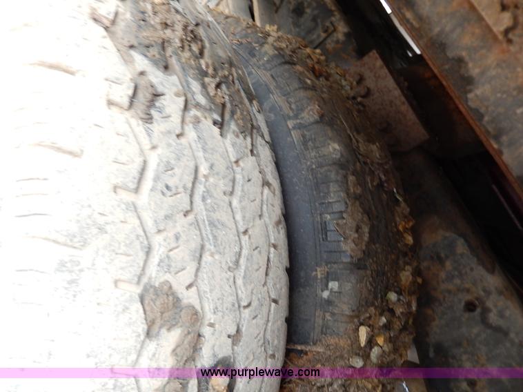 image for item H3006 1992 Chevrolet Cheyenne 3500 flatbed dump truck