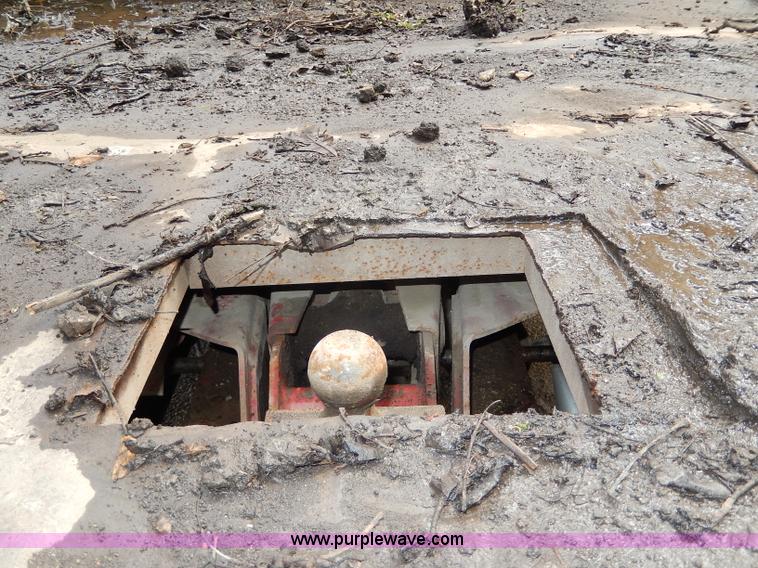 image for item H3006 1992 Chevrolet Cheyenne 3500 flatbed dump truck