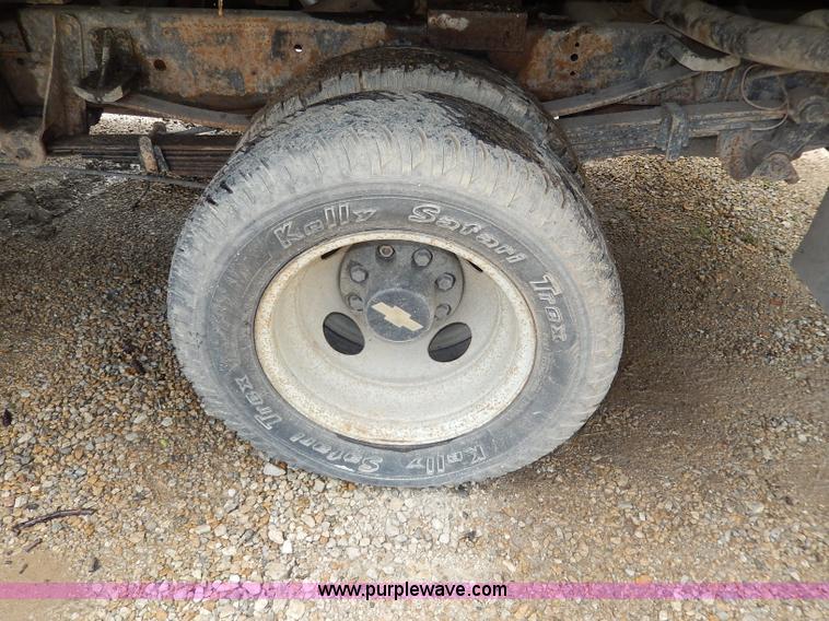 image for item H3006 1992 Chevrolet Cheyenne 3500 flatbed dump truck