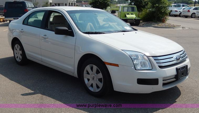 image for item H3027 2008 Ford Fusion S