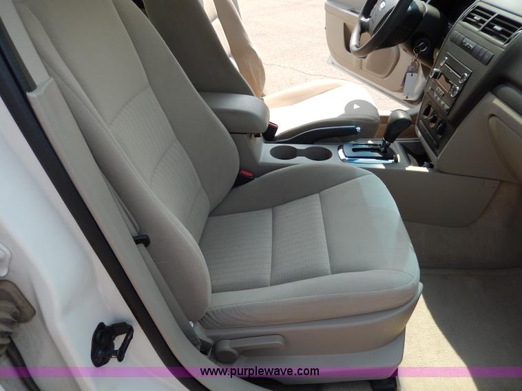 image for item H3027 2008 Ford Fusion S