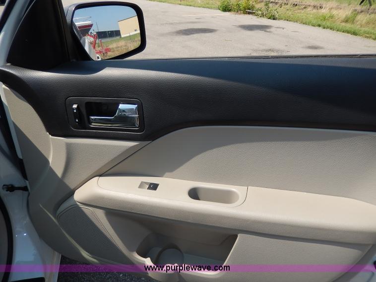 image for item H3027 2008 Ford Fusion S