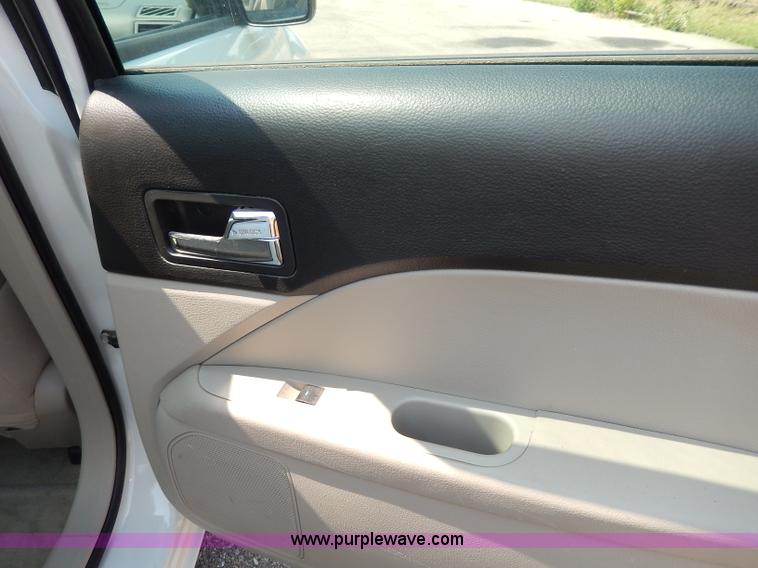 image for item H3027 2008 Ford Fusion S