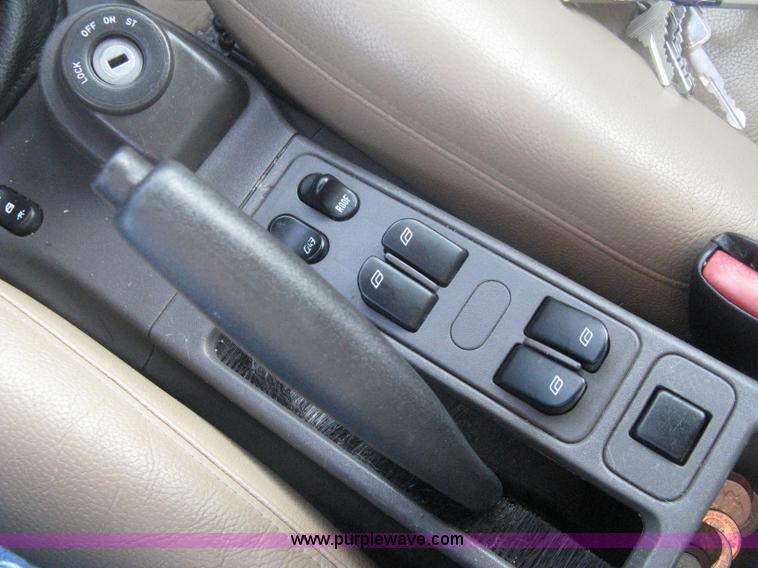 image for item H6455 2003 Saab 9-3 SE convertible